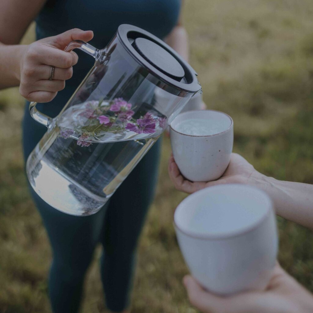 kräuterlimonade kräuterwasser heilwasser spirituell Waldunwind yoga und naturkräuter bayerischer wald niederbayern bei Passsau